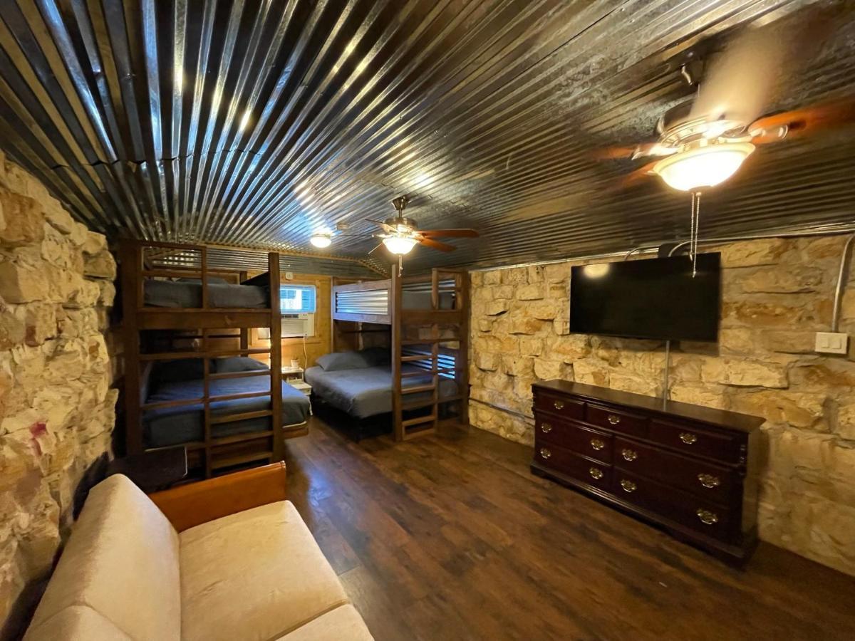 Cypress Star In Bandera Hotel Exterior photo